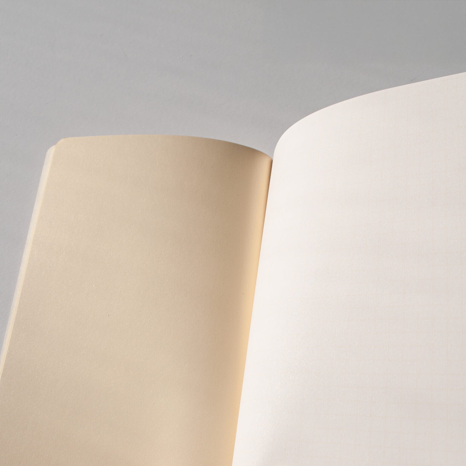Slim Notebook Baguette in Beige - detail view 4